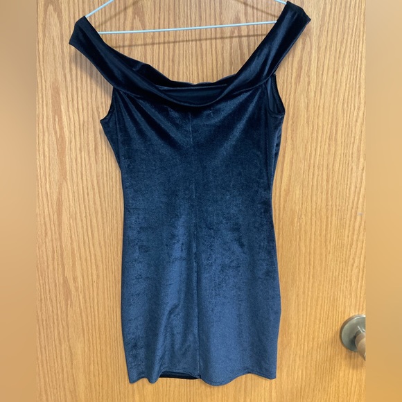 Women’s black velvet, stretch, body con, off the shoulder mini dress. - Picture 3 of 3